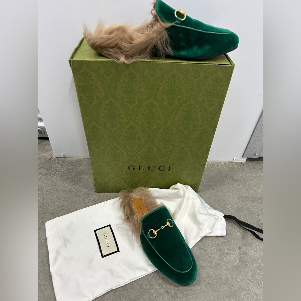 Authentic Gucci Green Velvet & Fur Horsebit Princetown Flat Mules